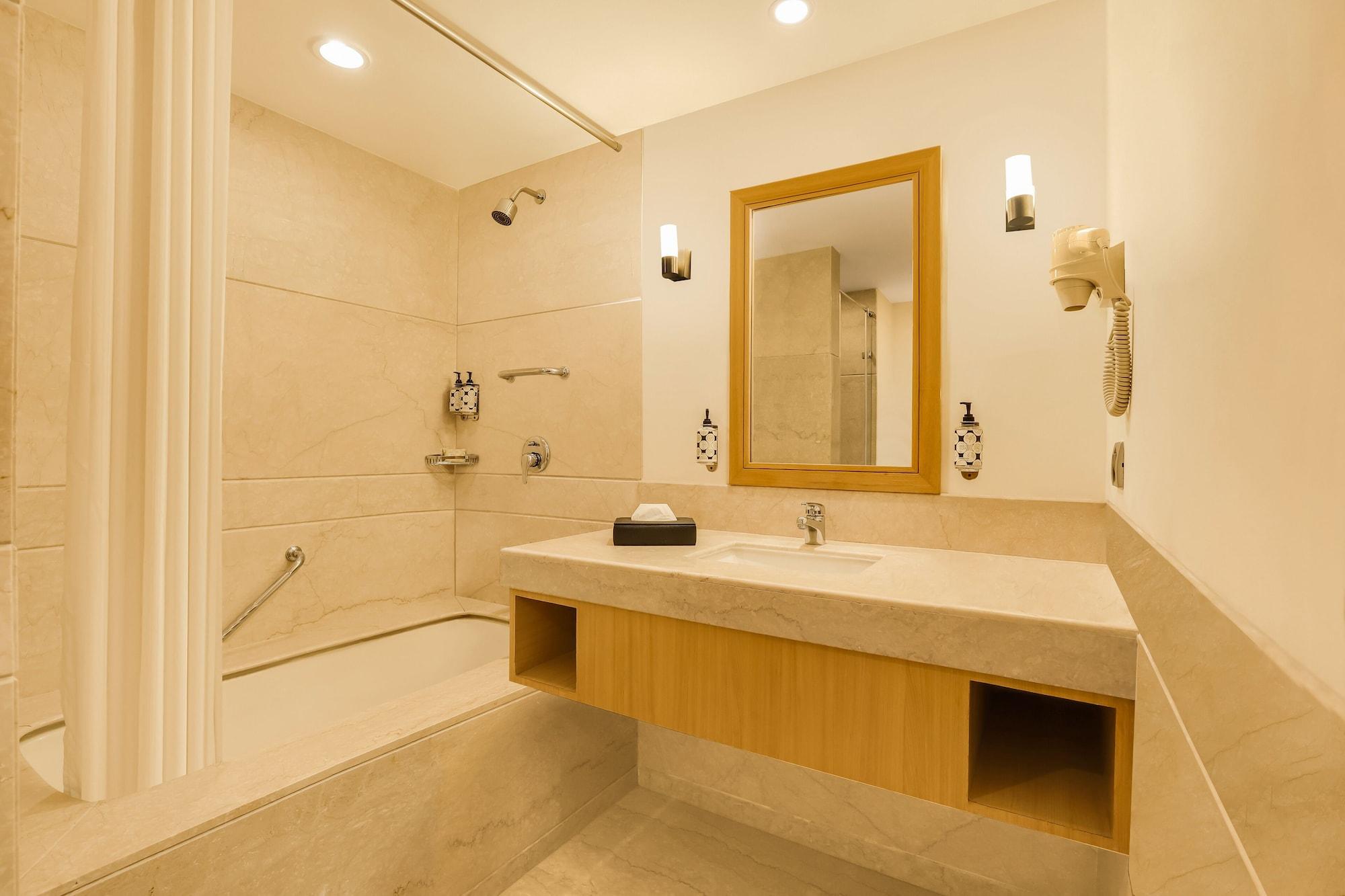 Lemon Tree Premier, Delhi Airport Hotel Új-Delhi Kültér fotó Bathroom