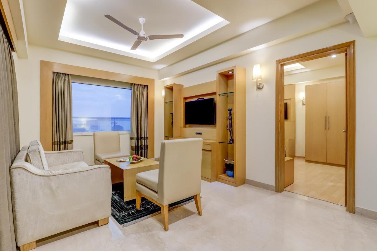 Lemon Tree Premier, Delhi Airport Hotel Új-Delhi Kültér fotó Suite room at The Park, New Delhi