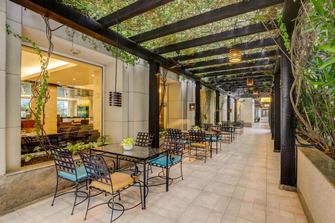 Lemon Tree Premier, Delhi Airport Hotel Új-Delhi Kültér fotó The Pergola