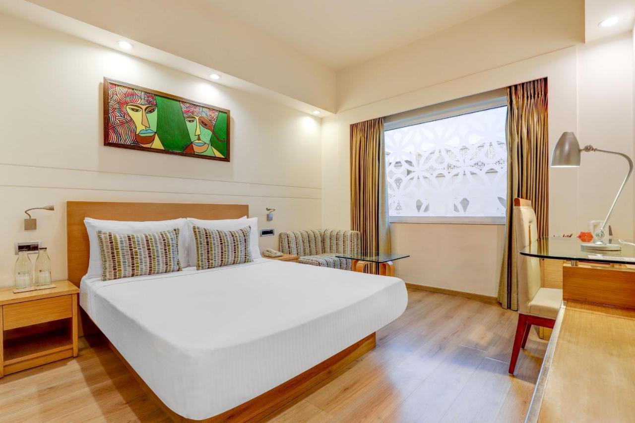 Lemon Tree Premier, Delhi Airport Hotel Új-Delhi Kültér fotó A room at the Park
