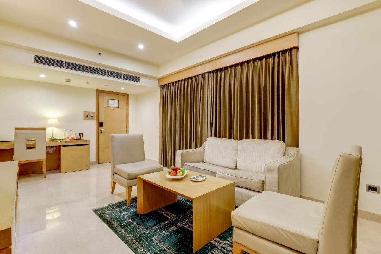 Lemon Tree Premier, Delhi Airport Hotel Új-Delhi Kültér fotó A suite at the hotel