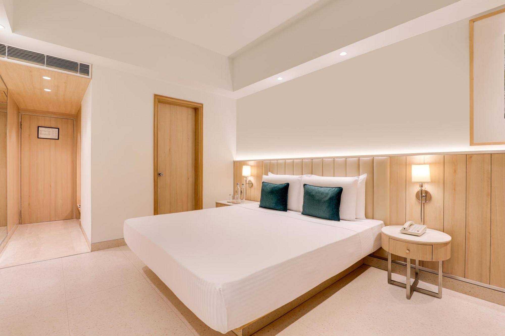 Lemon Tree Premier, Delhi Airport Hotel Új-Delhi Kültér fotó A room at the hotel